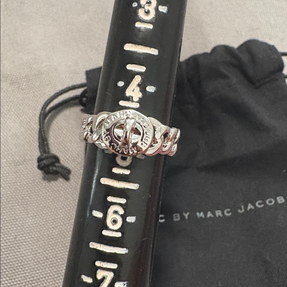 NWOT MARC BY Marc Jacobs Katie Turnlock Silver Band Ring